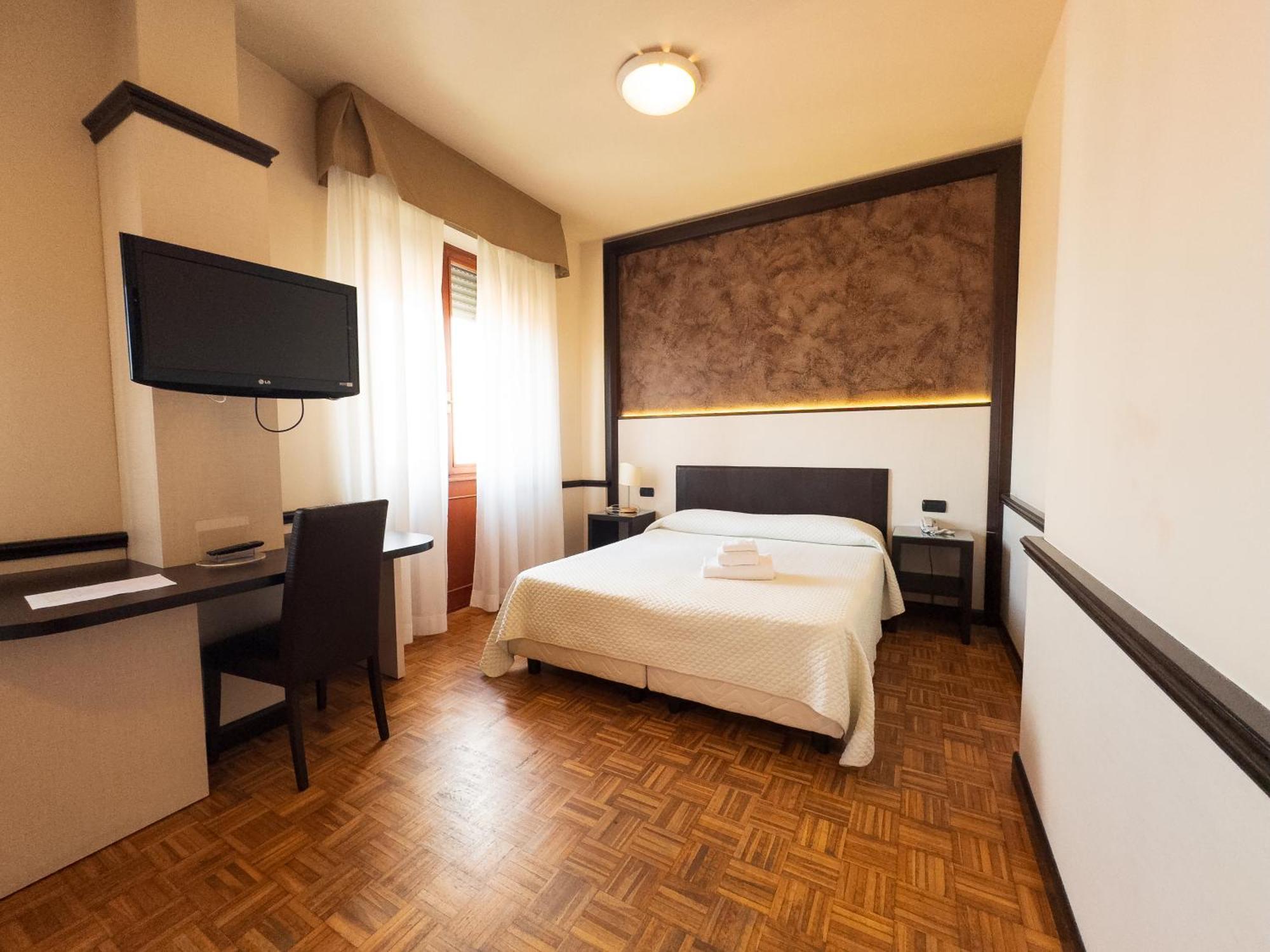 Hotel Astoria Fidenza Exterior photo