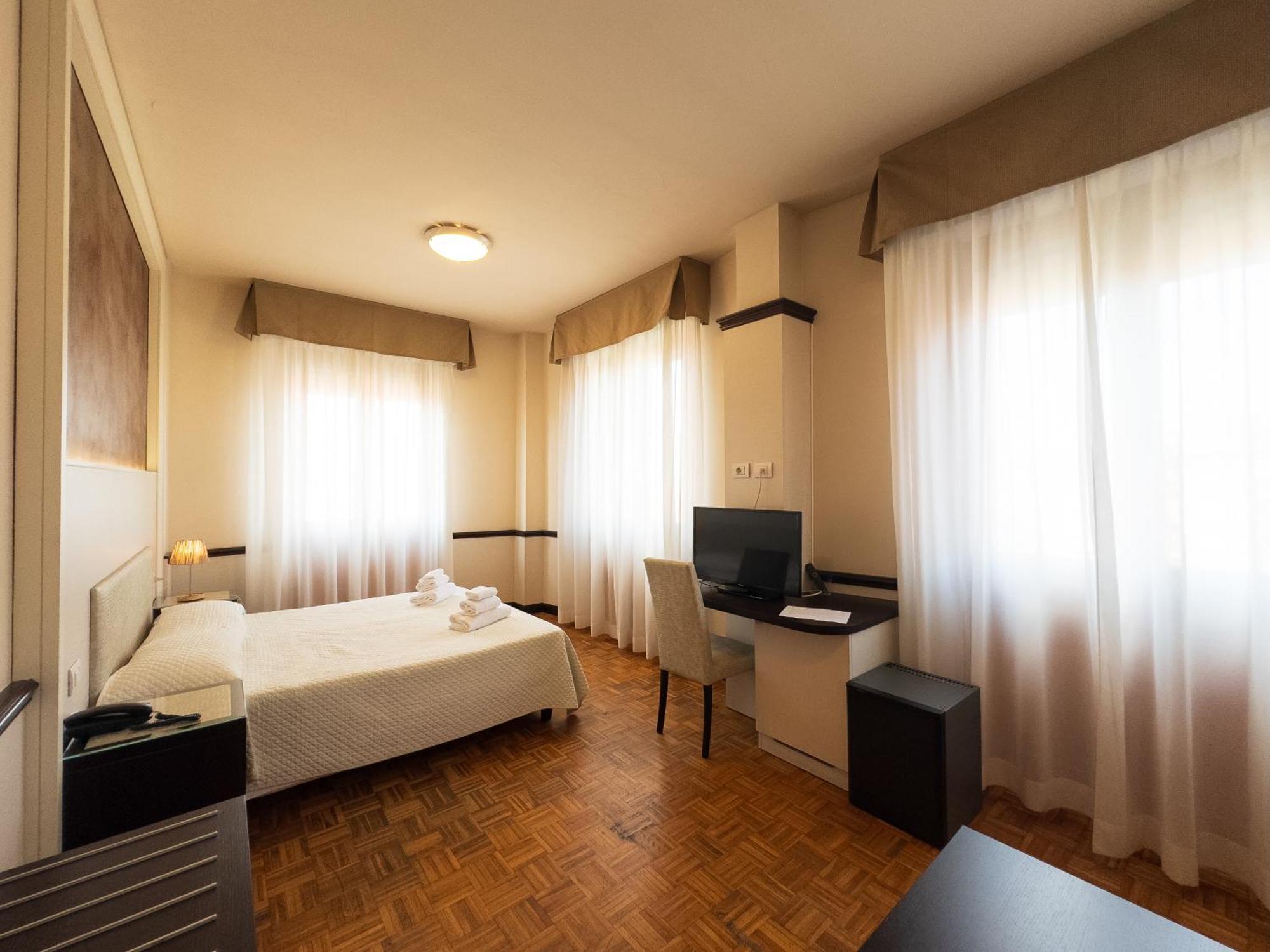 Hotel Astoria Fidenza Exterior photo